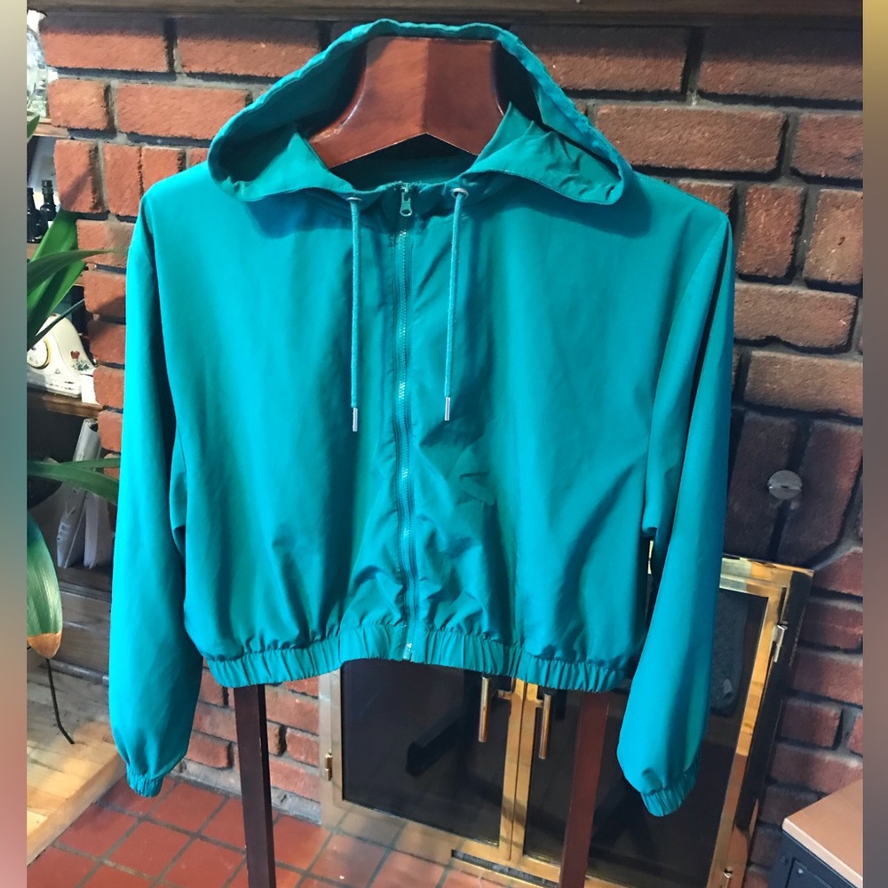 Forever 21 cropped wind breaker  size XL